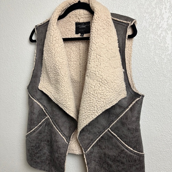 Grey Sherpa lined Vest - Picture 1 of 4